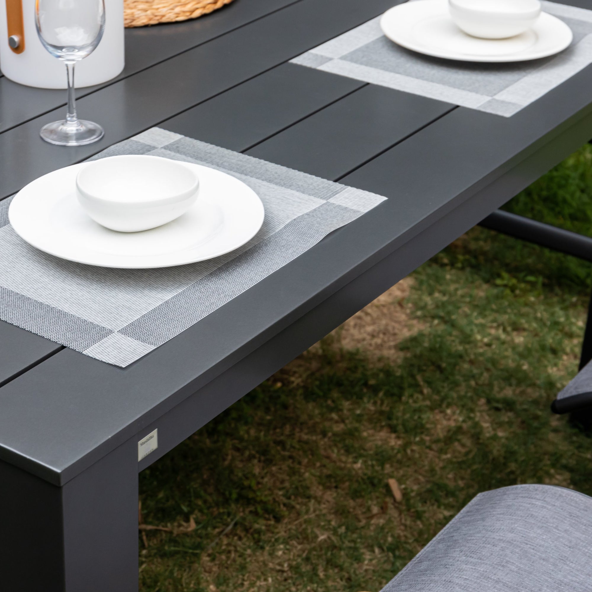 ☀️Summer Deal !☀️ Tisch für 8 Personen! Eckiger Aluminium Dining Tisch Trento in 152 x 152 x 74,5 cm