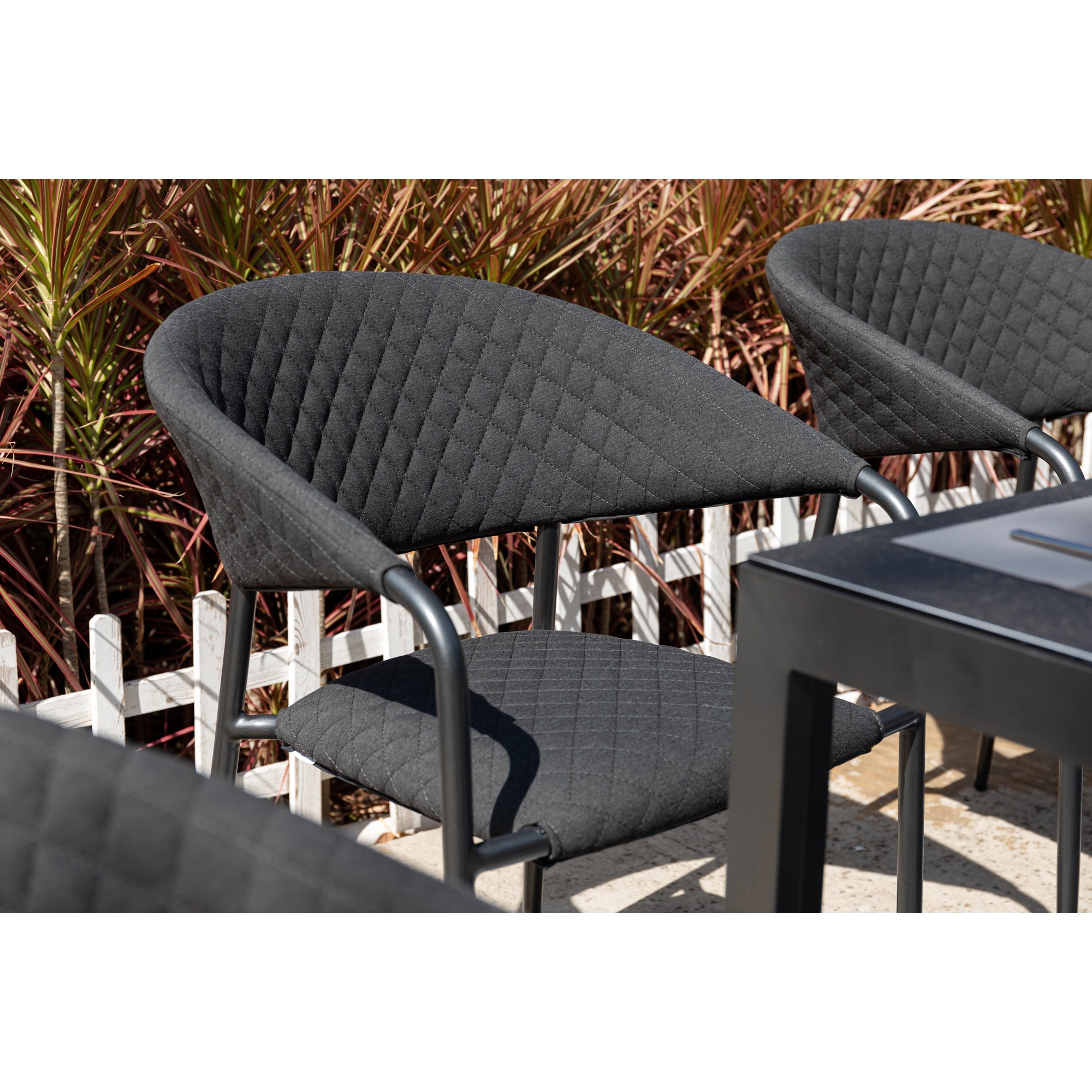 Luxus Outdoor Set Puro- bestehend aus: Ovaler Puro Tisch, 1 x Sofa Puro + 3 x Puro Stapelsessel / 100% wetterfest LIKA-TEX® Bezug anthrazit