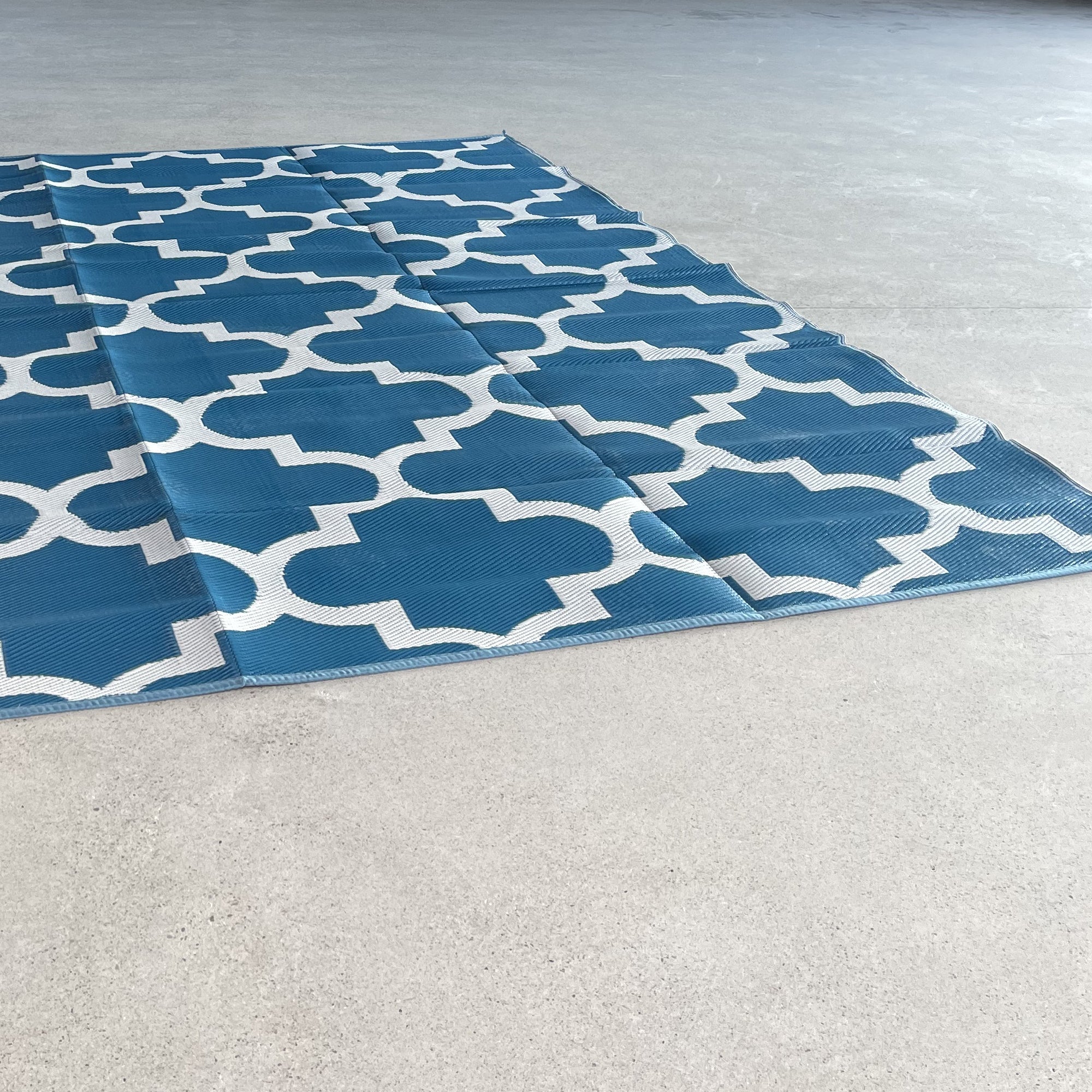 Outdoor Teppich wetterfest 270 x 360cm blau / weiß
