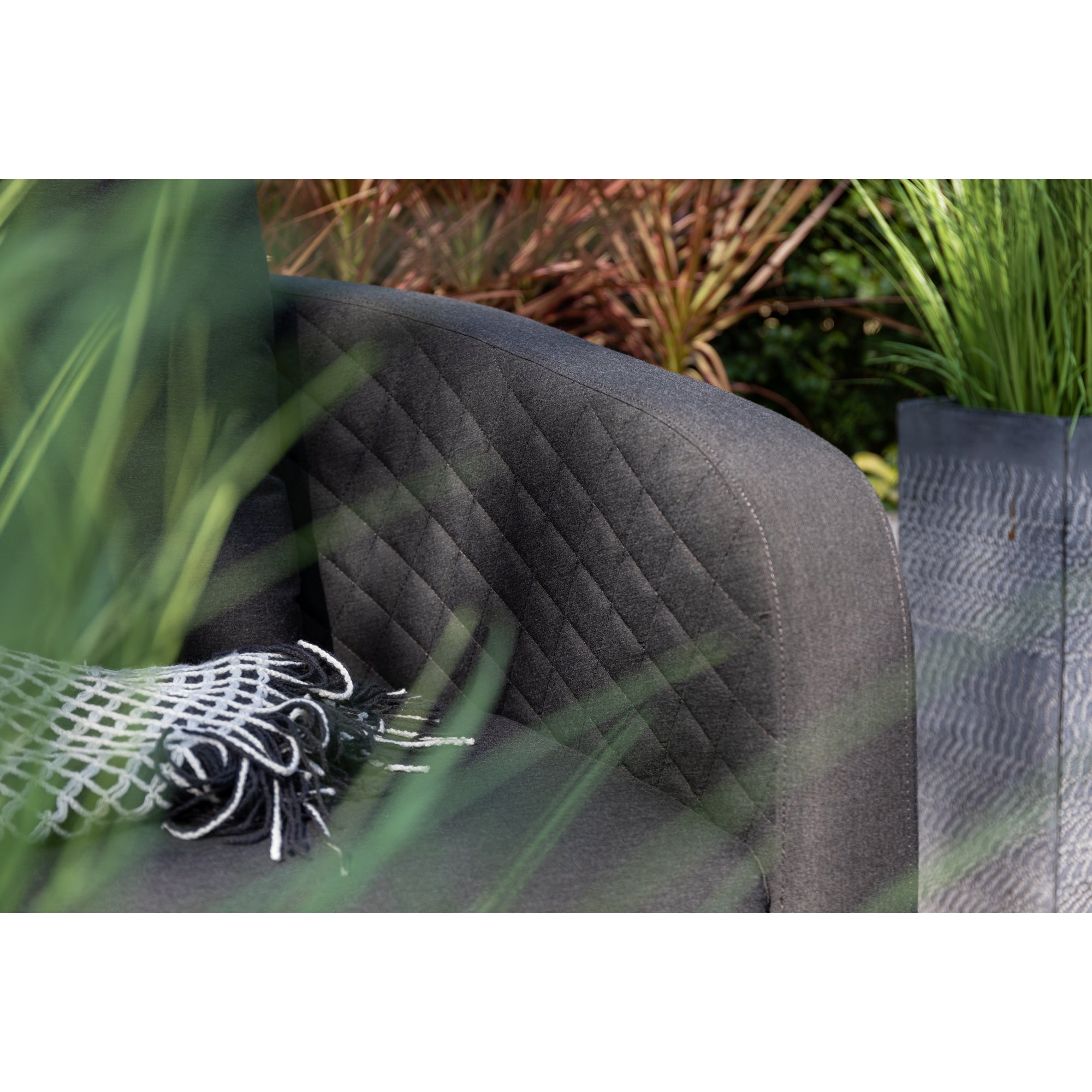 Luxus Outdoor Set Puro- bestehend aus: Ovaler Puro Tisch, 1 x Sofa Puro + 3 x Puro Stapelsessel / 100% wetterfest LIKA-TEX® Bezug anthrazit