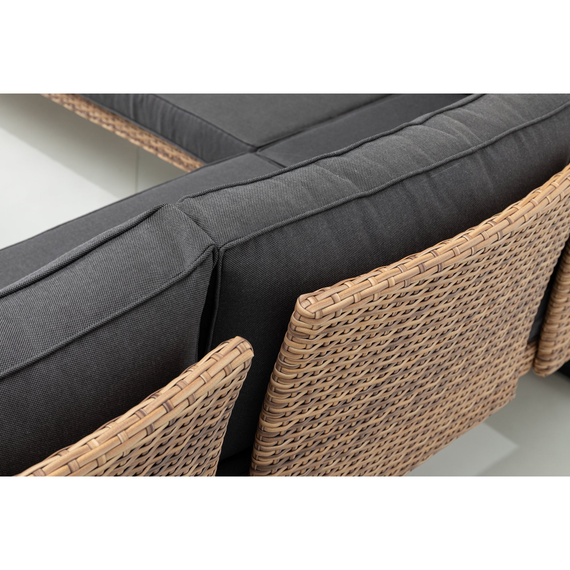 Designer Dining Lounge Iguana / variabel stellbar / hoher Tisch ideal zum speisen
