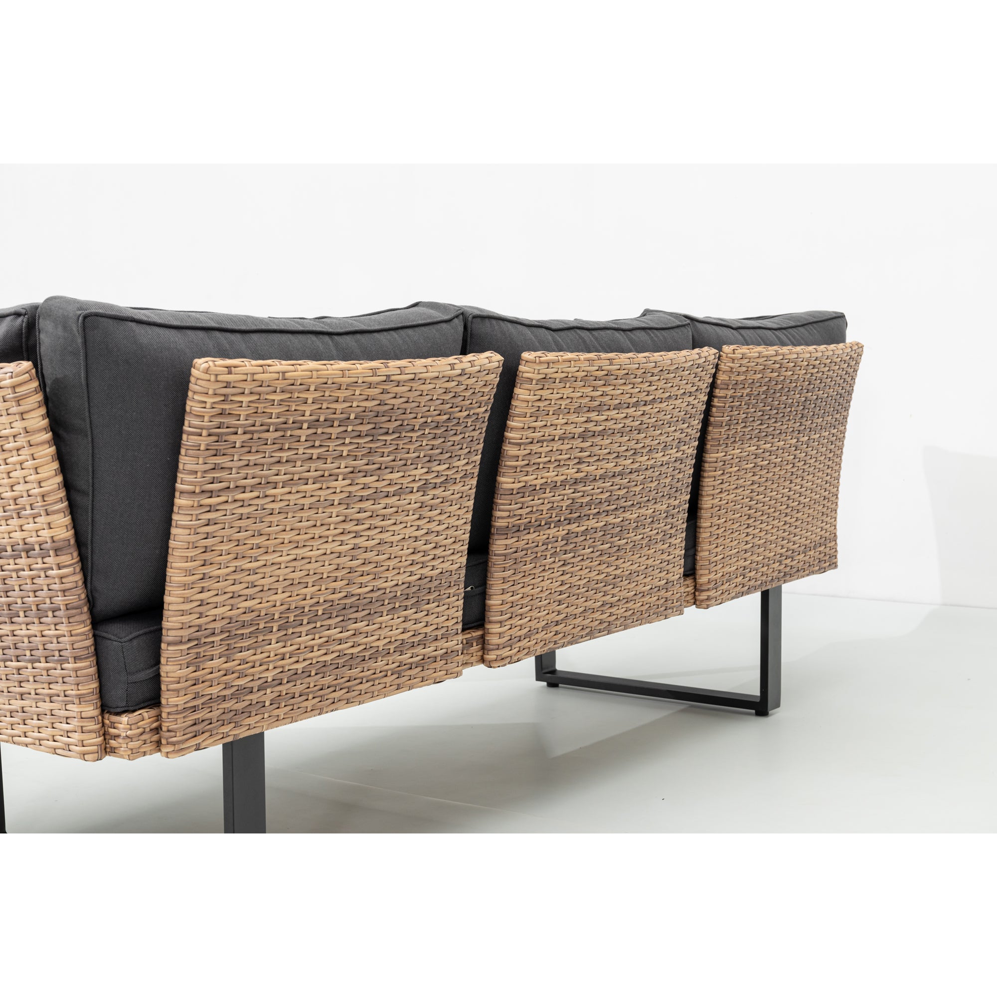 Designer Dining Lounge Iguana / variabel stellbar / hoher Tisch ideal zum speisen