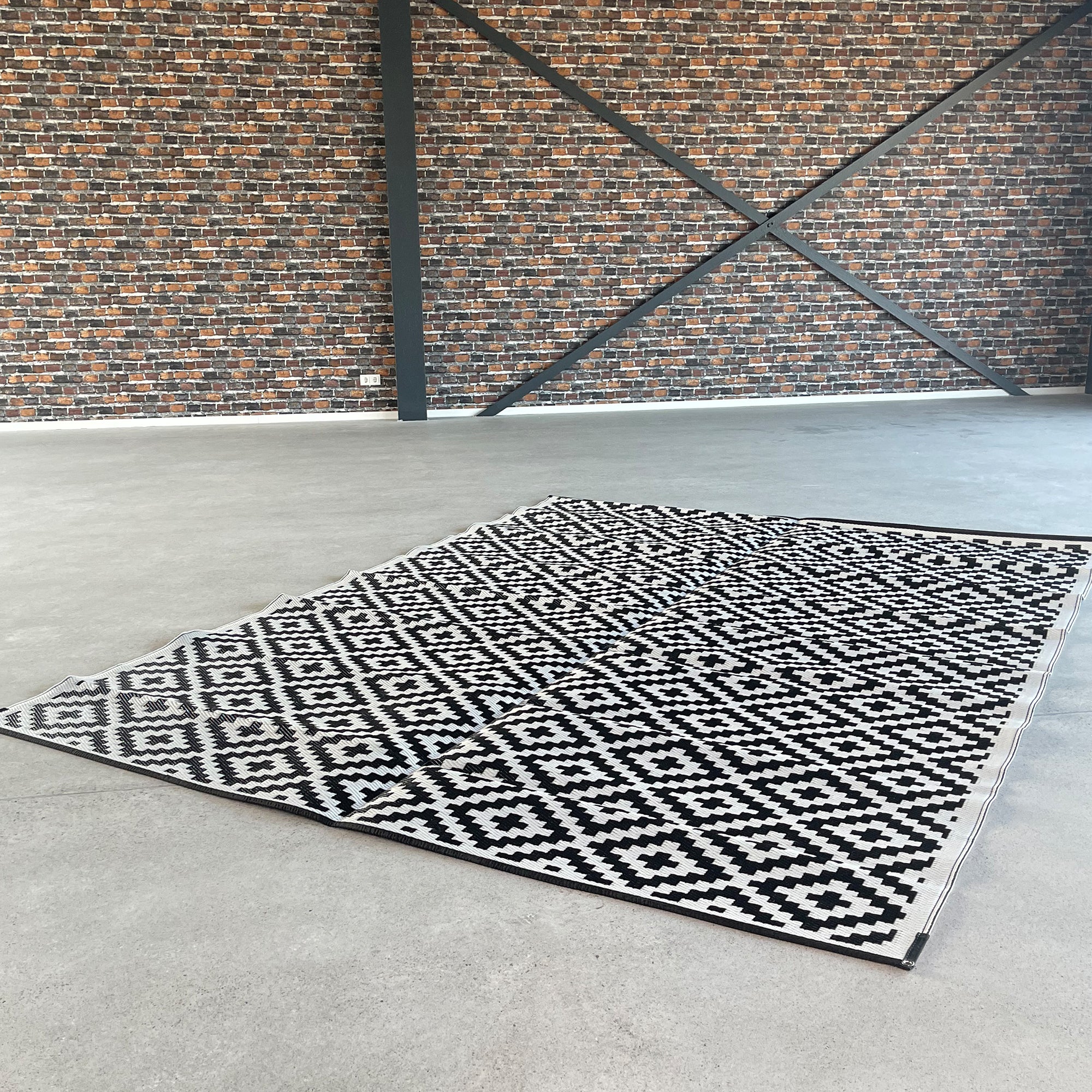 Outdoor Teppich wetterfest 180 x 270cm schwarz / weiß