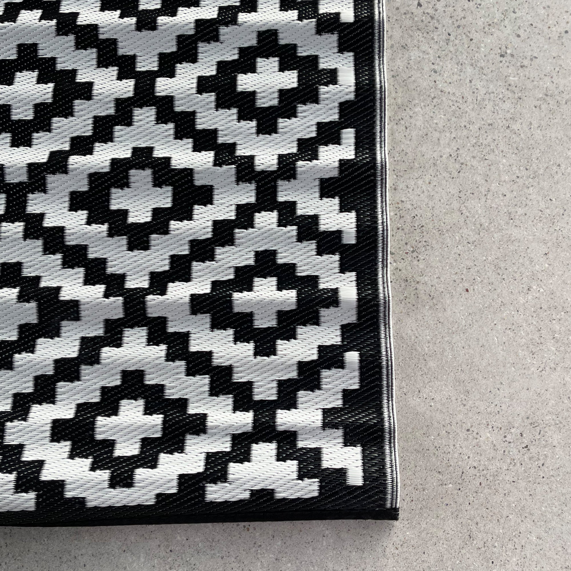 Outdoor Teppich wetterfest 180 x 270cm schwarz / weiß