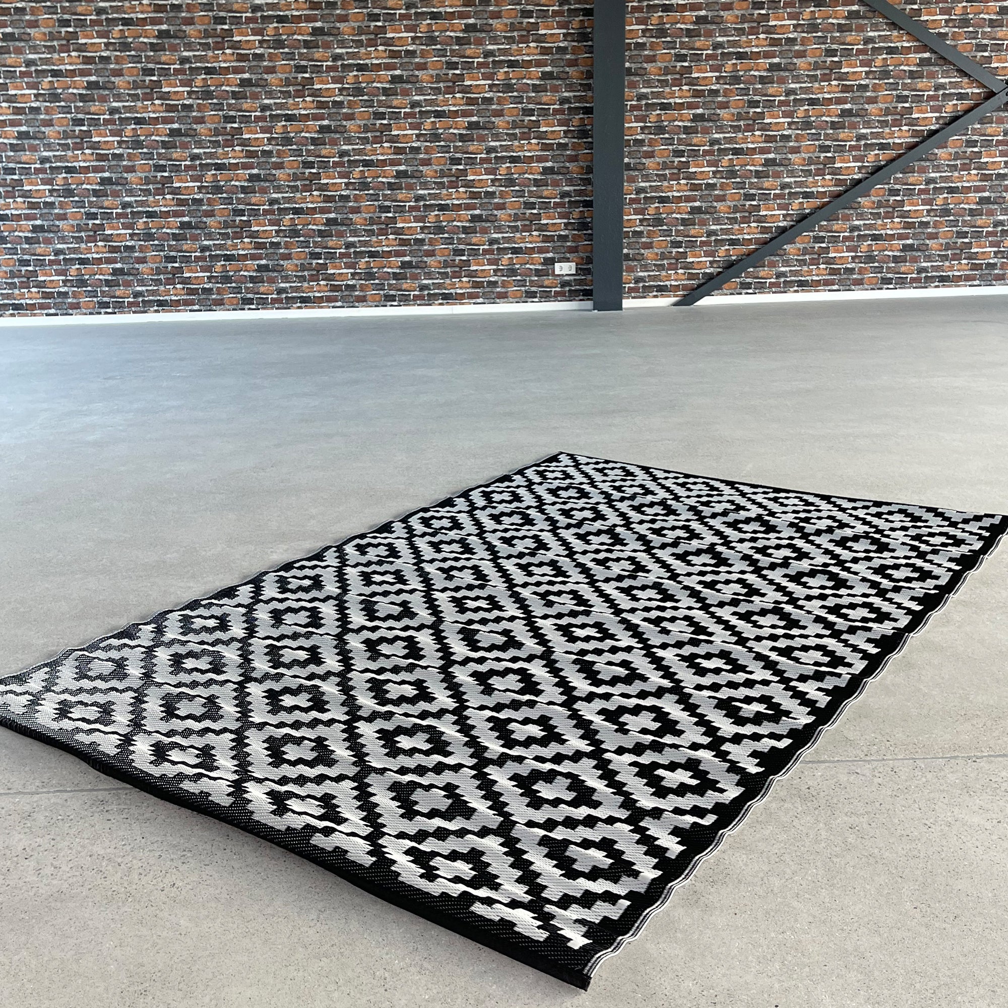 Outdoor Teppich wetterfest 180 x 270cm schwarz / weiß