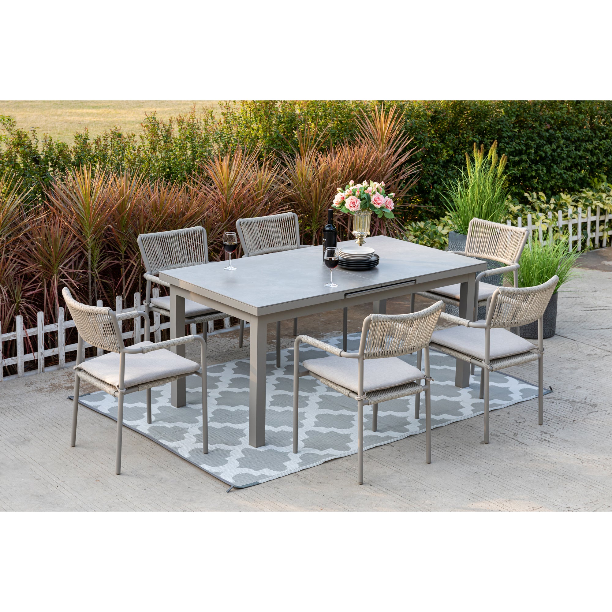 Premium! Essgruppe Madri / Kombination aus: Stapelsessel & Sintered Stone Ausziehtisch