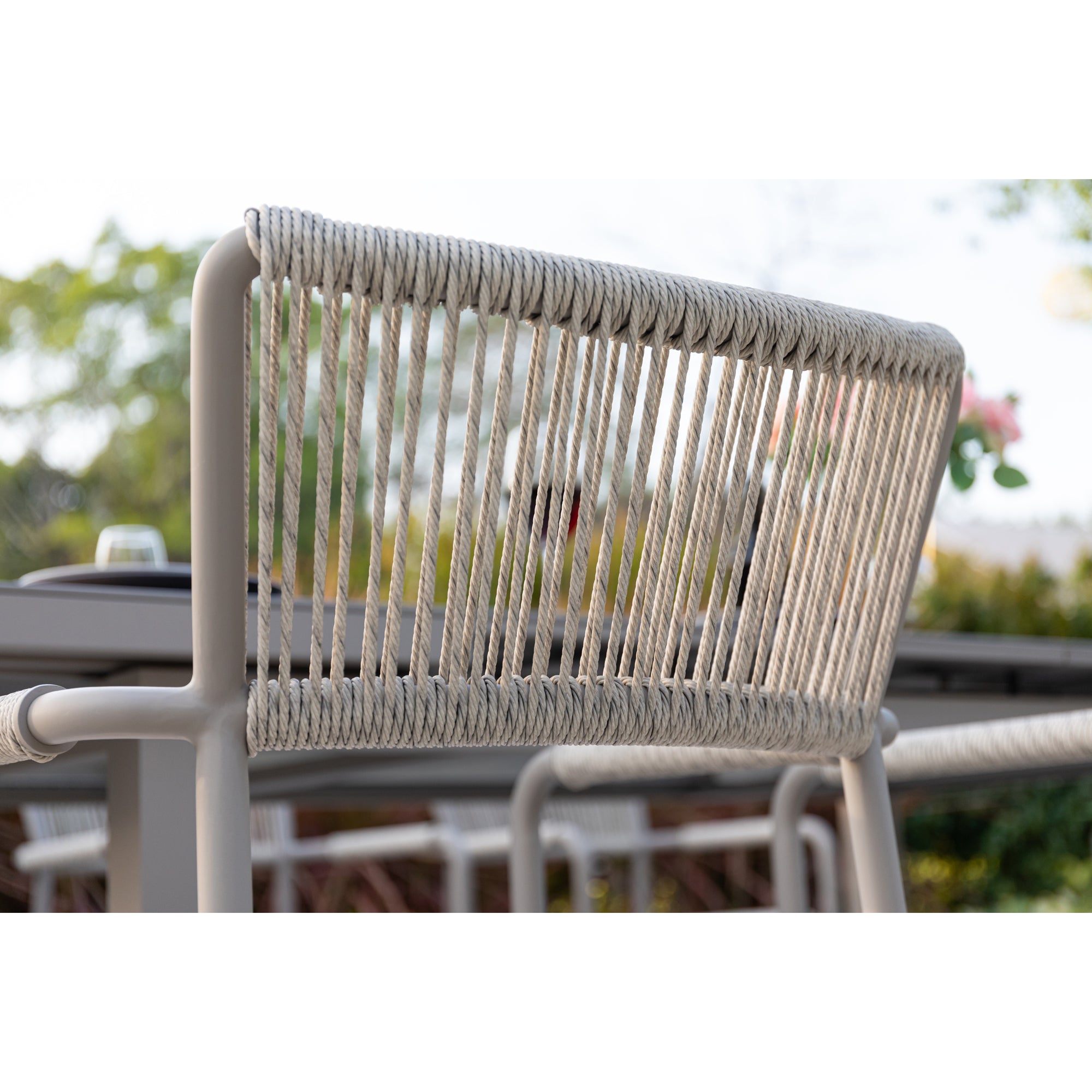 Premium! Essgruppe Madri / Kombination aus: Stapelsessel & Sintered Stone Ausziehtisch