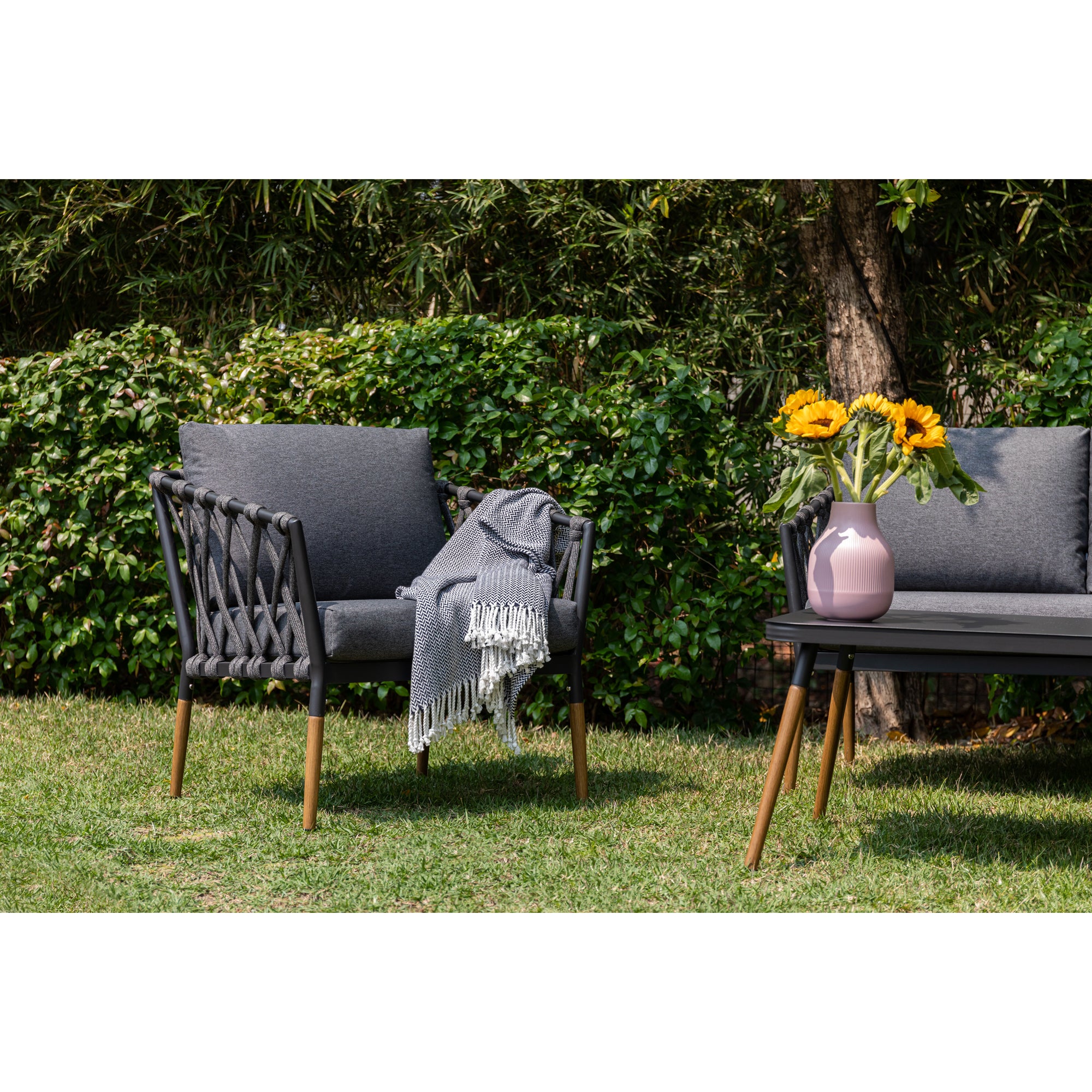 Design Lounge Set Amantea - Gemütlichkeit und Stil vereint in einer Lounge inkl. Sessel