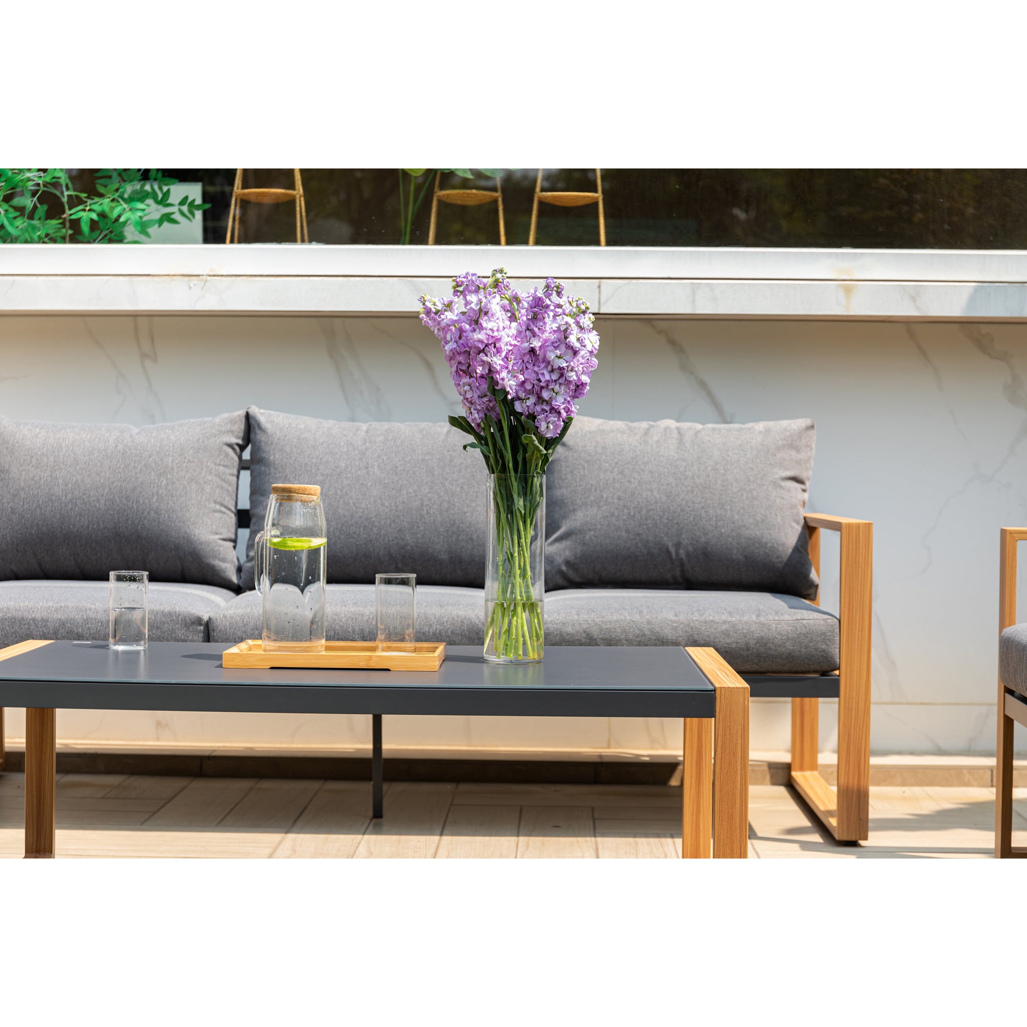 Moderne Aluminium Lounge Luzern in Holzoptik / Ideal zum Loungen