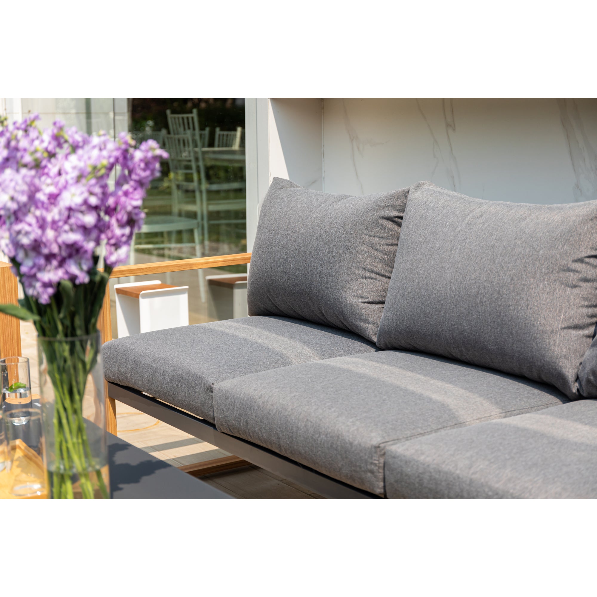 Moderne Aluminium Lounge Luzern in Holzoptik / Ideal zum Loungen
