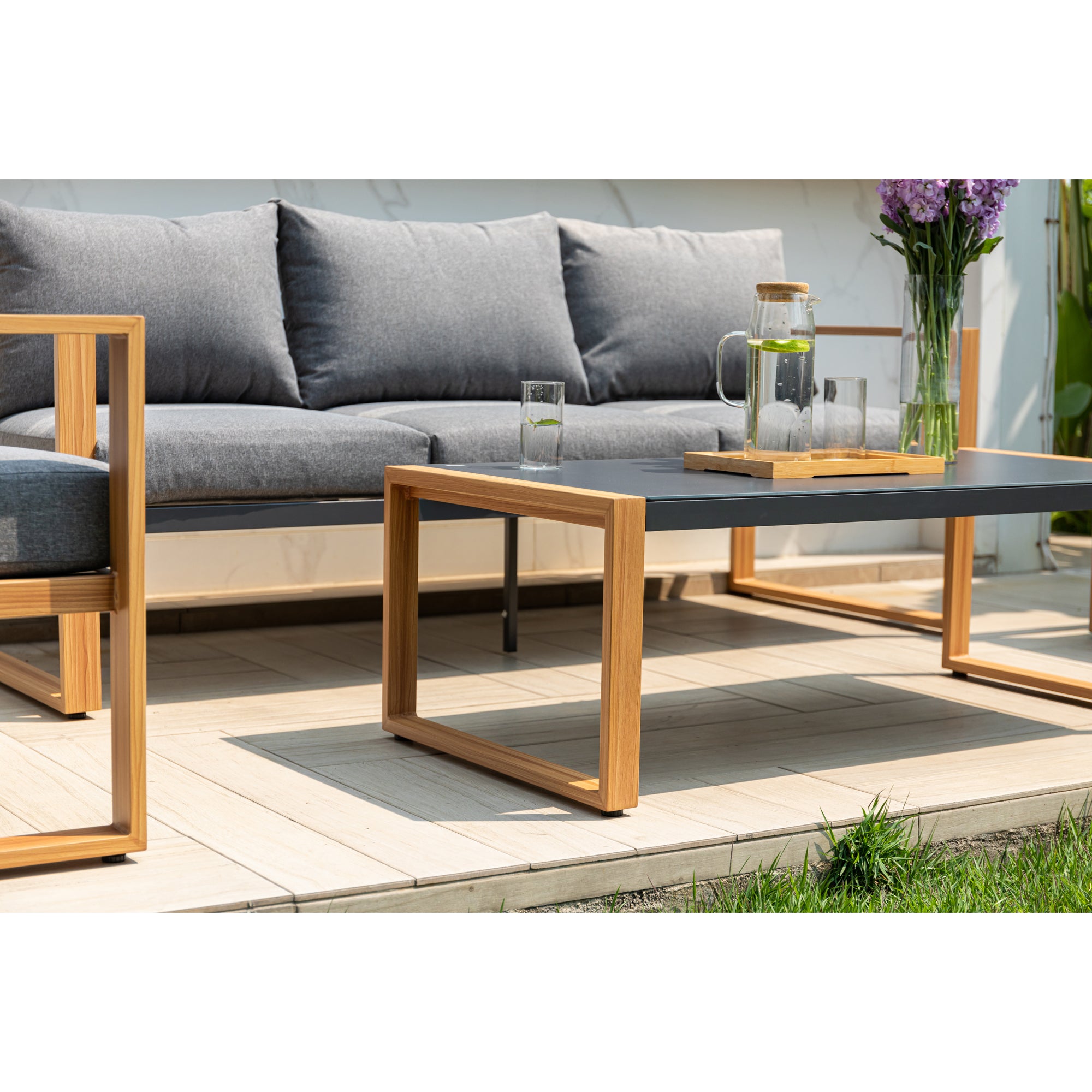 Moderne Aluminium Lounge Luzern in Holzoptik / Ideal zum Loungen