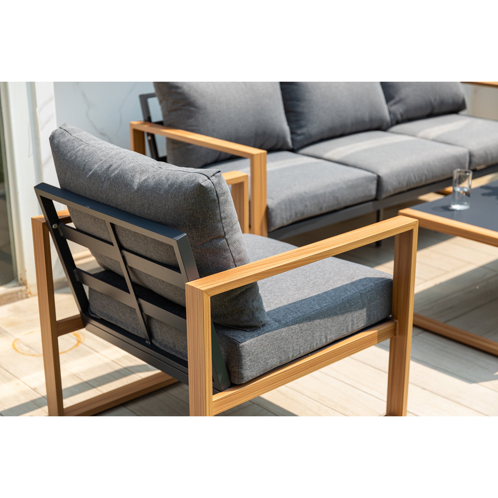 Moderne Aluminium Lounge Luzern in Holzoptik / Ideal zum Loungen