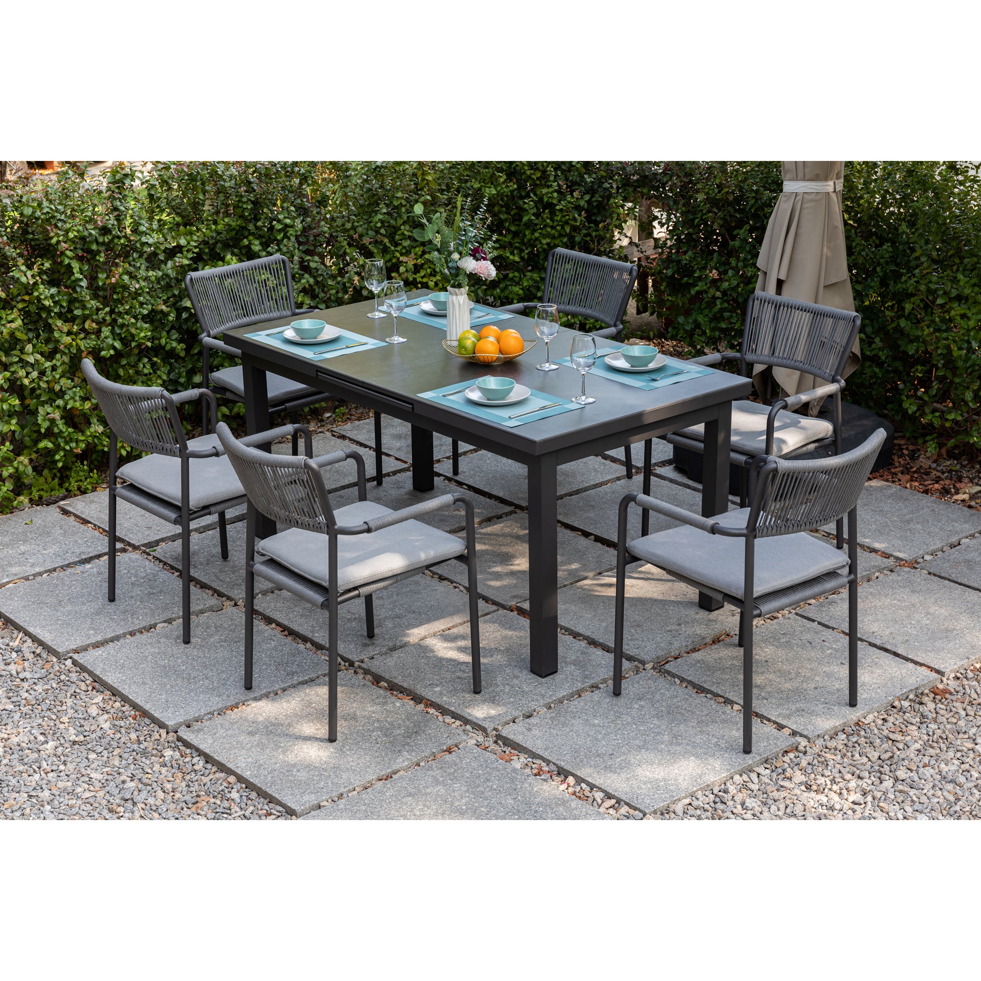 Premium! Essgruppe Madri Nero / Kombination aus: Stapelsessel & Sintered Stone Ausziehtisch