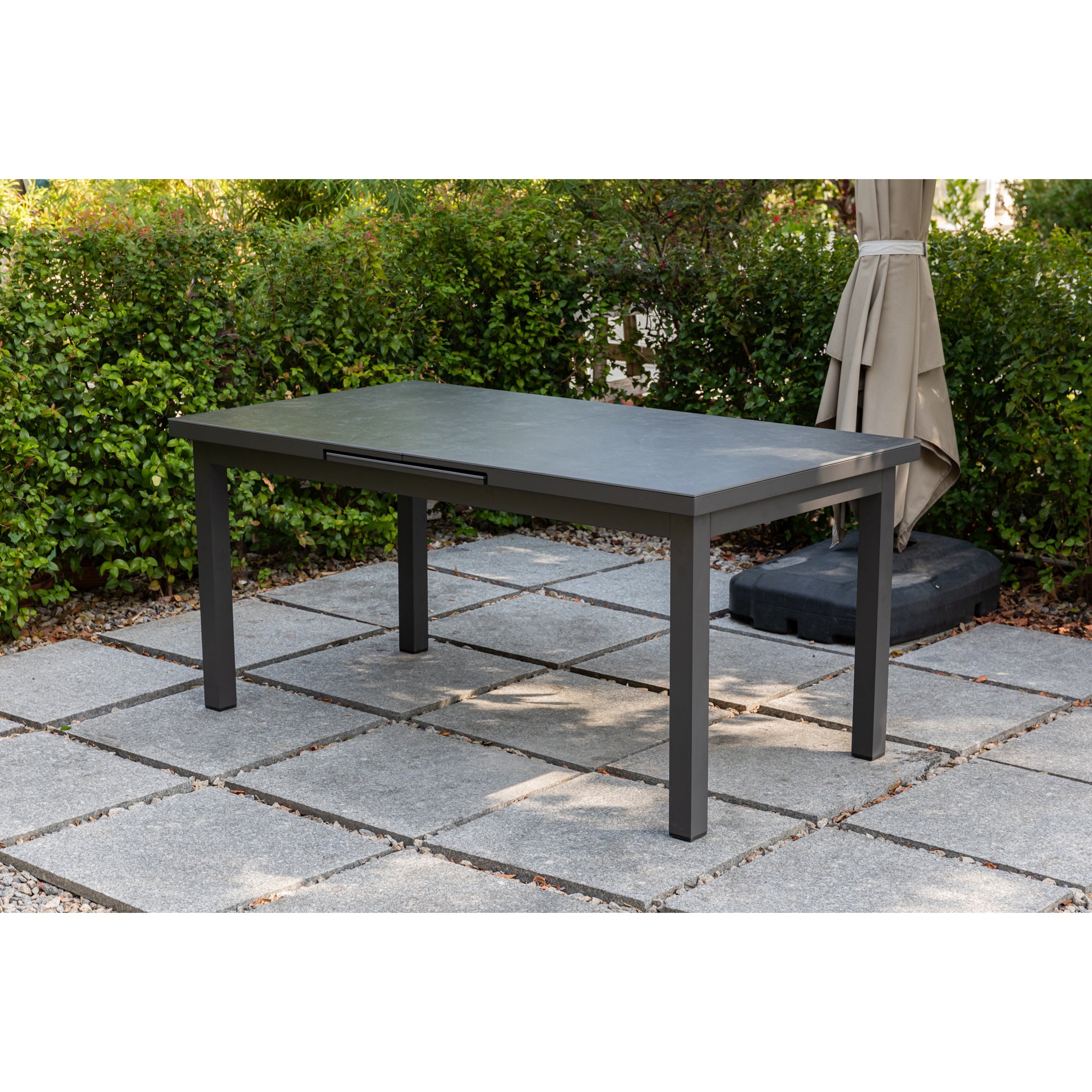 Premium! Essgruppe Madri Nero / Kombination aus: Stapelsessel & Sintered Stone Ausziehtisch