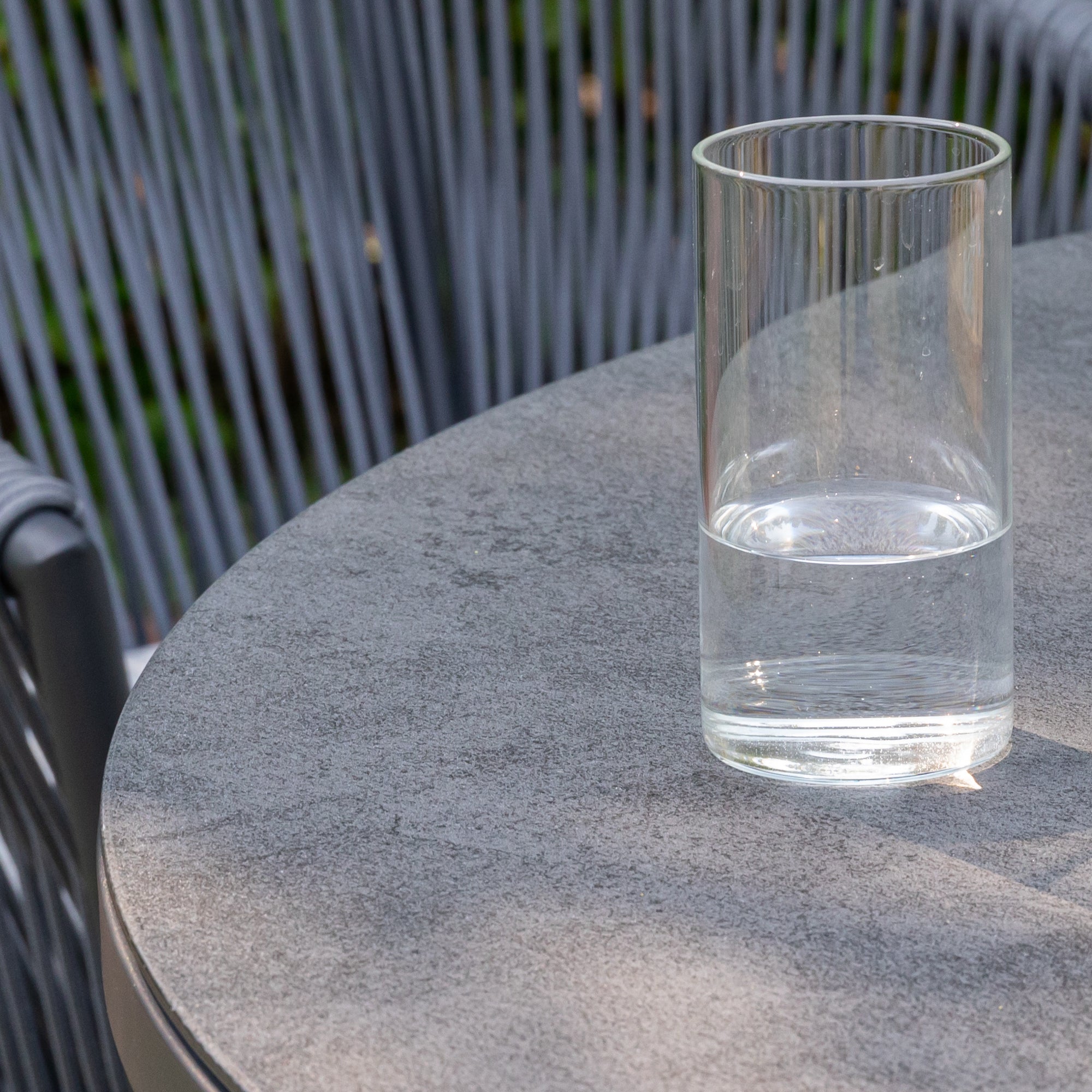 Gartenmöbel Set / Essgruppe Manhattan bestehend: 4 x Stapelsessel Rope / Aluminium und 1 x Tisch rund Ø120cm