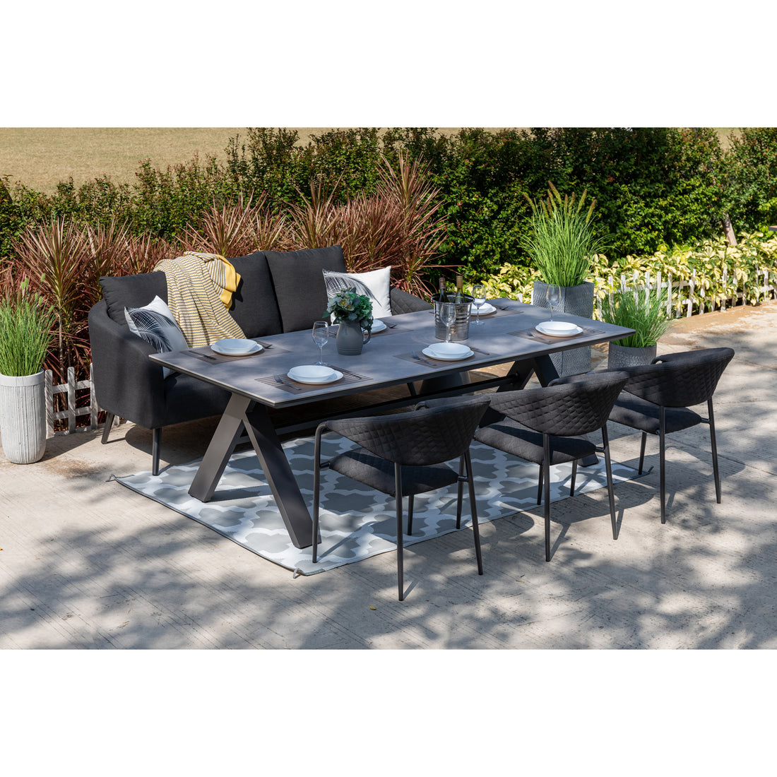 5 tlg Outdoor Dining Set Puro + Avantage - bestehend aus: Tisch Avantage, 1 x Sofa Puro + 3 x Puro Stapelstühle 100% wetterfest LIKA-TEX® Bezug anthrazit