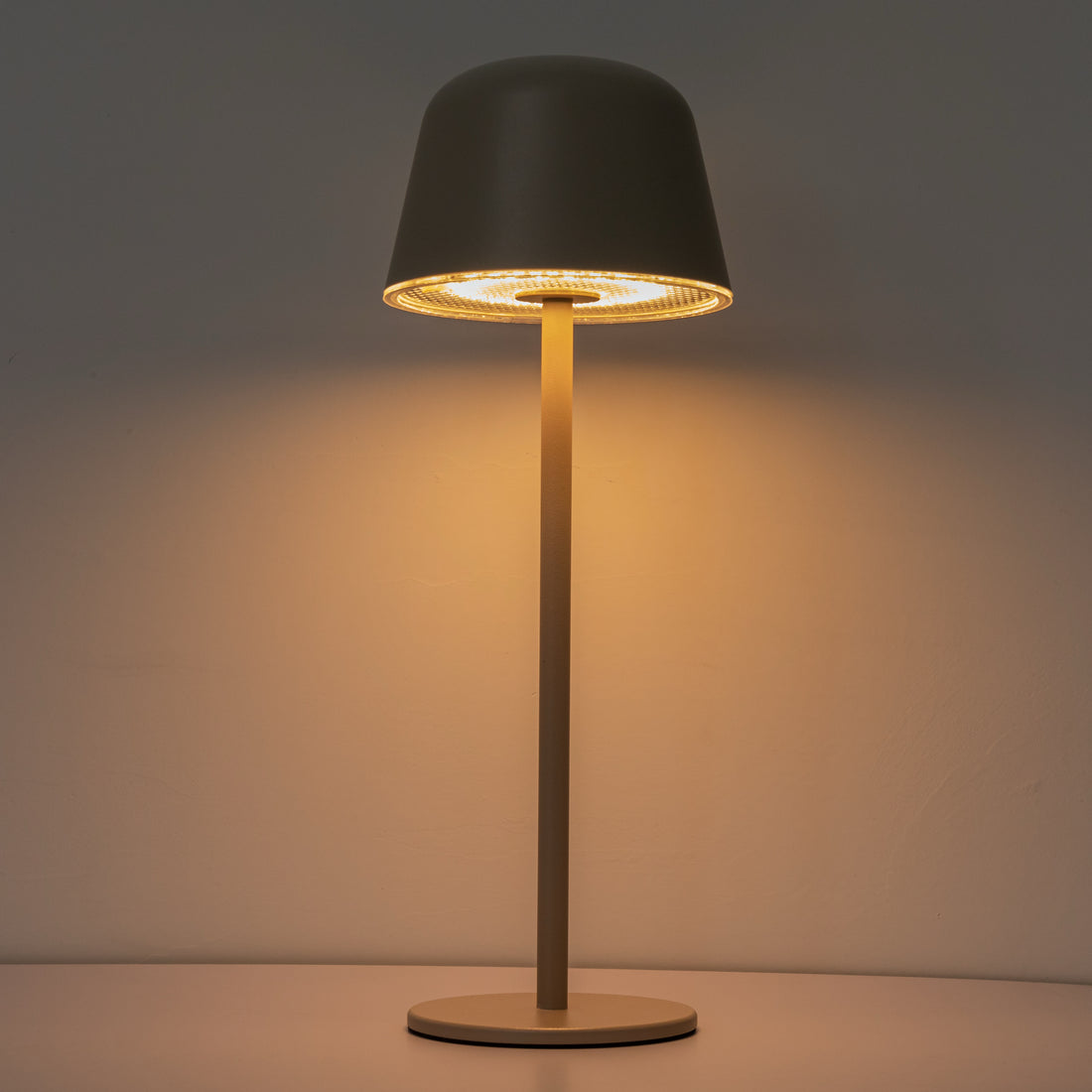 Moderne LED Akku-Leuchte STELLAR – dimmbar, leistungsstark & flexibel - taupe / beige