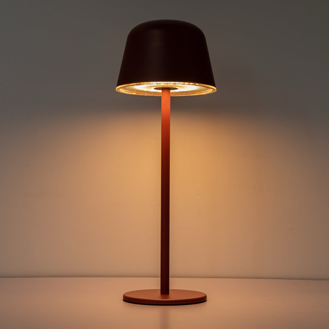 Moderne LED Akku-Leuchte STELLAR – dimmbar, leistungsstark & flexibel - rot