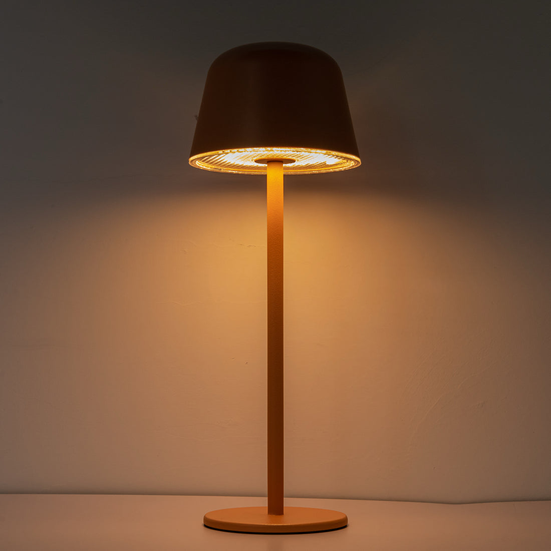 Moderne LED Akku-Leuchte STELLAR – dimmbar, leistungsstark & flexibel - gelb