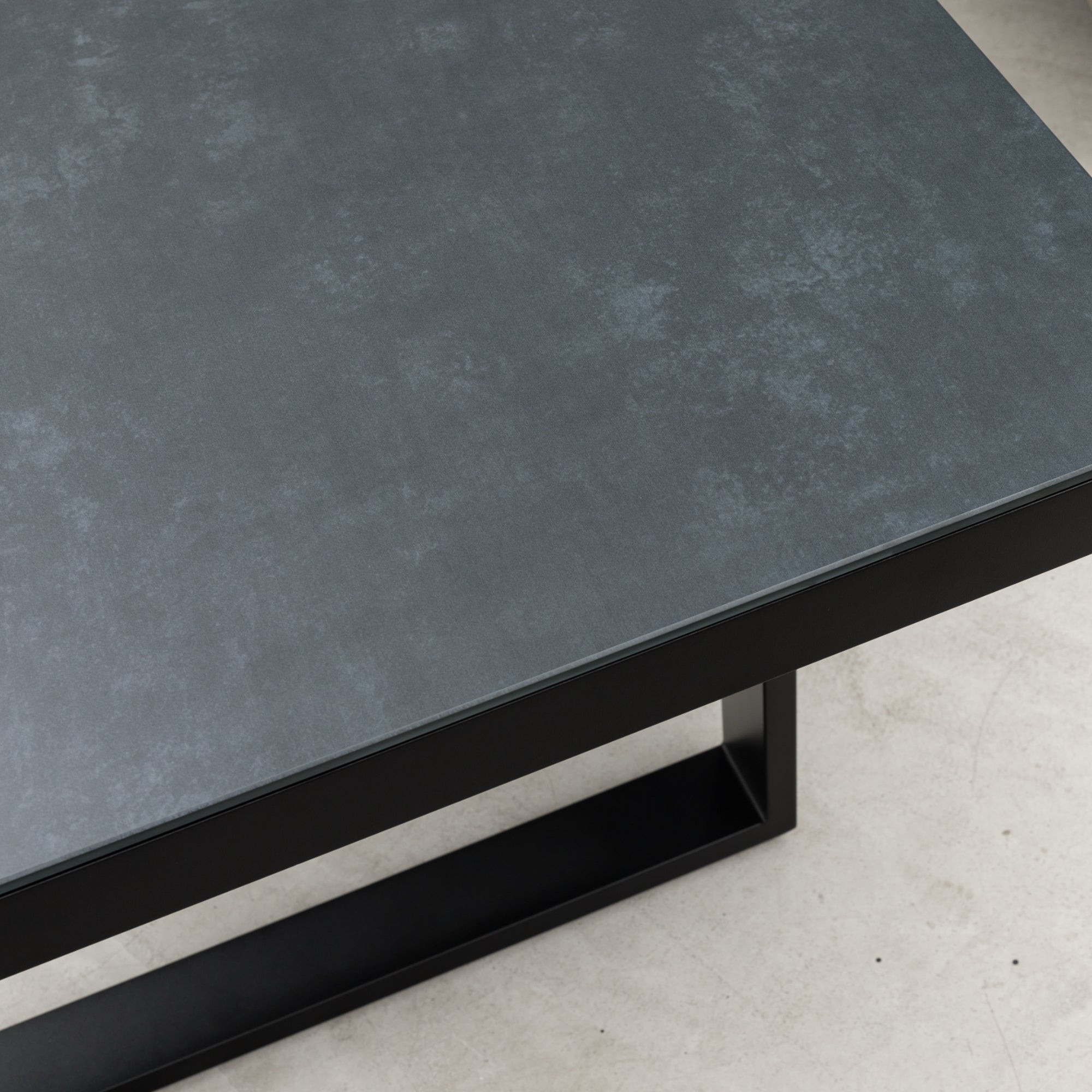 LUXUS, DER DRAUSSEN BLEIBT. Avelon Lounge – 100 % wetterfest LIKA-TEX® Bezug in sand (nature)