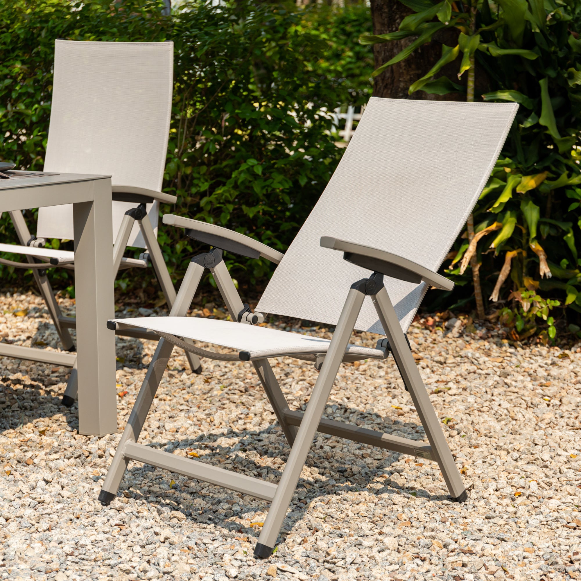 TRENDALARM: 7 tlg. Aluminium Essgruppe Madri + Avantage, bestehend aus: Tisch Madri + 6x Klappsessel Avantage creme beige / moon