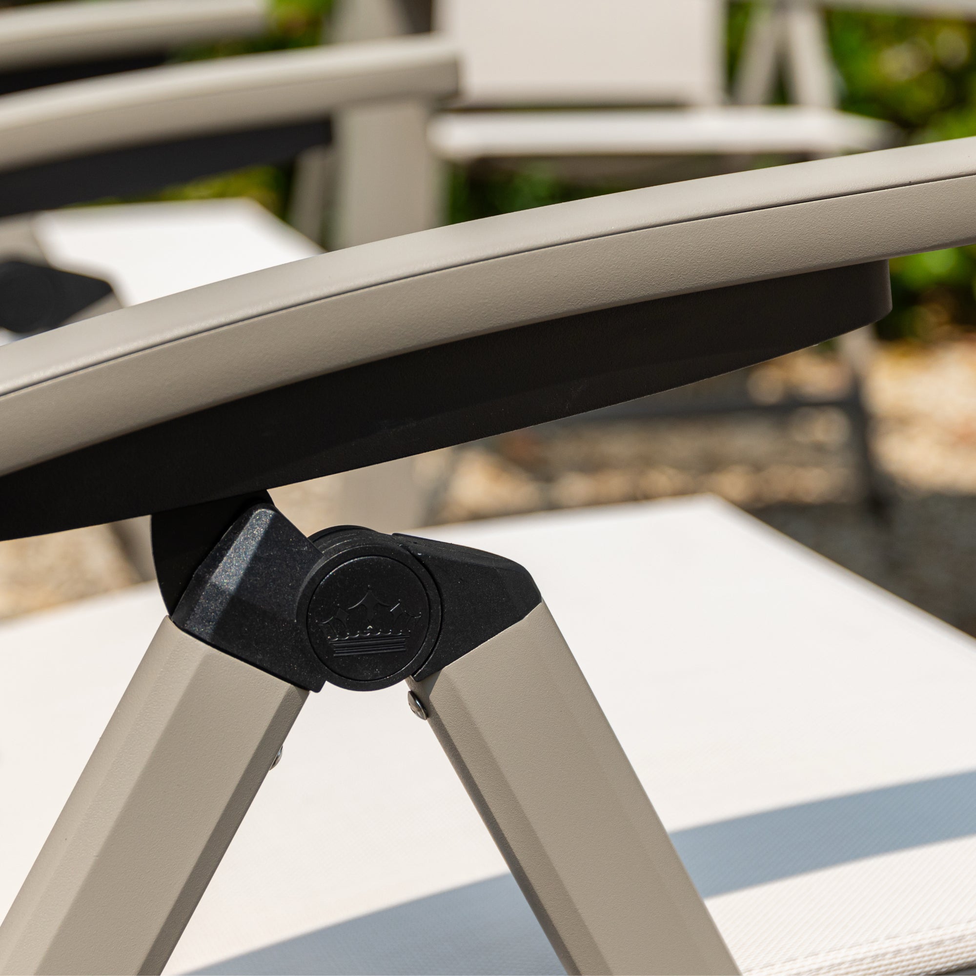 TRENDALARM: 7 tlg. Aluminium Essgruppe Madri + Avantage, bestehend aus: Tisch Madri + 6x Klappsessel Avantage creme beige / moon