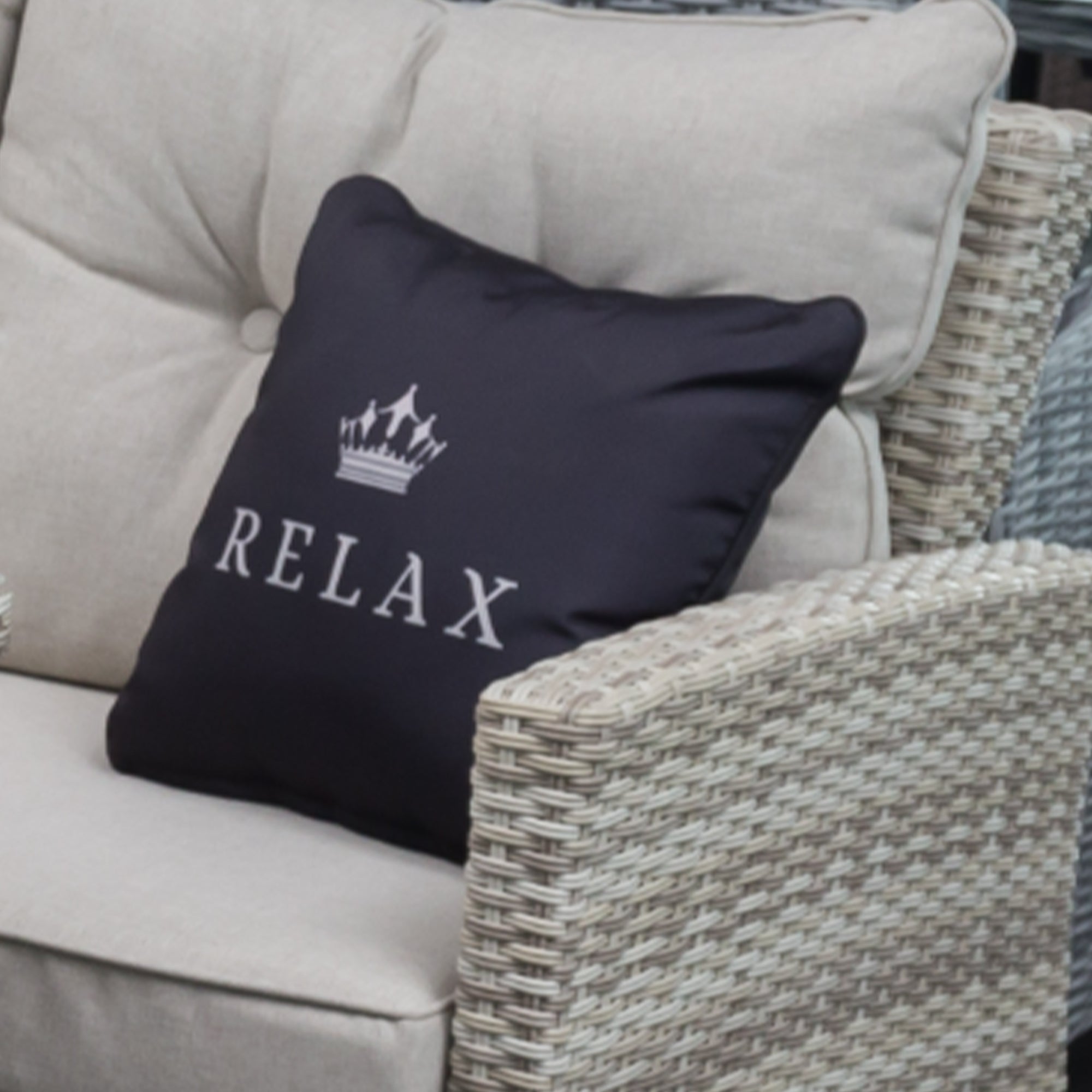 Kissenbezüge / Deko Kissen / Zierkissen RELAX schwarz