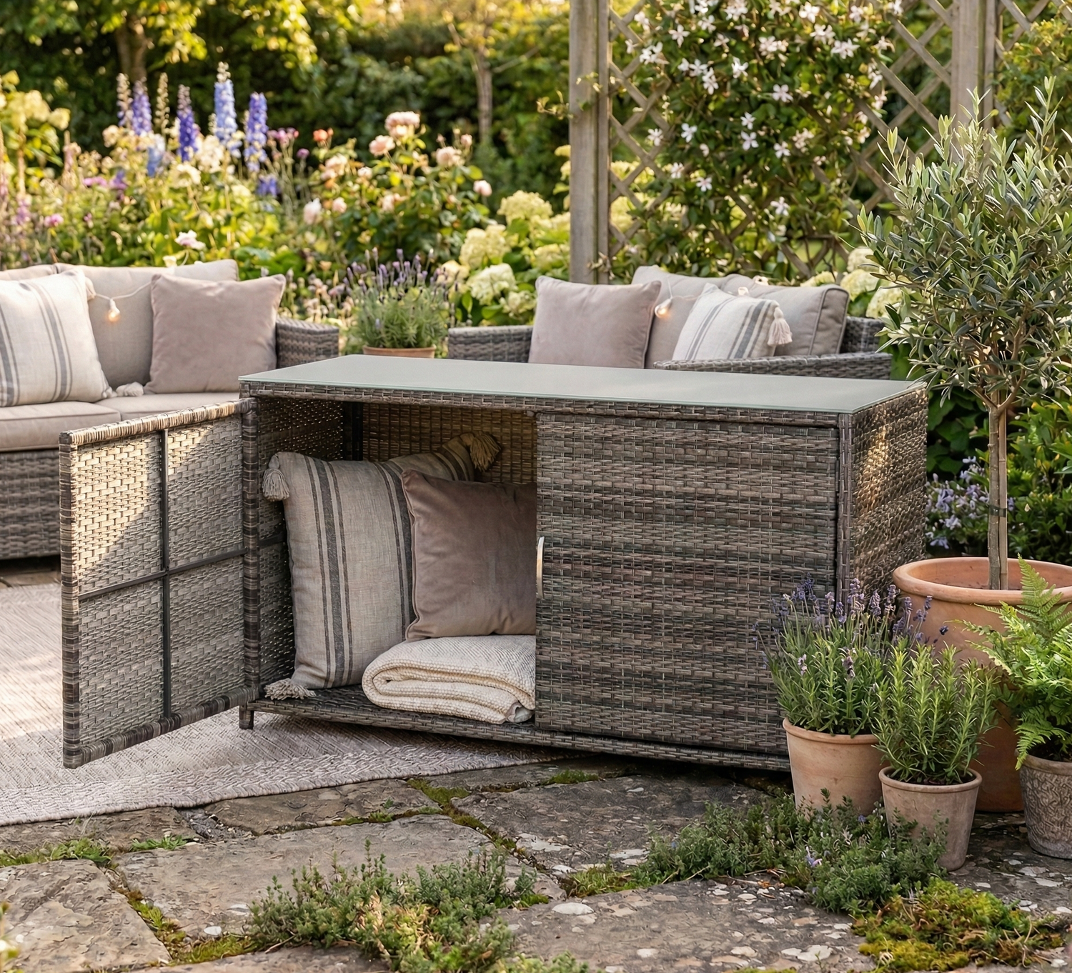 SUMMER SALE ☀️⛱️🏝️  Kissenbox &amp; Sideboard in einem! Havanna Deluxe Moon Grey inkl. Abdeckung &amp; Glasplatte