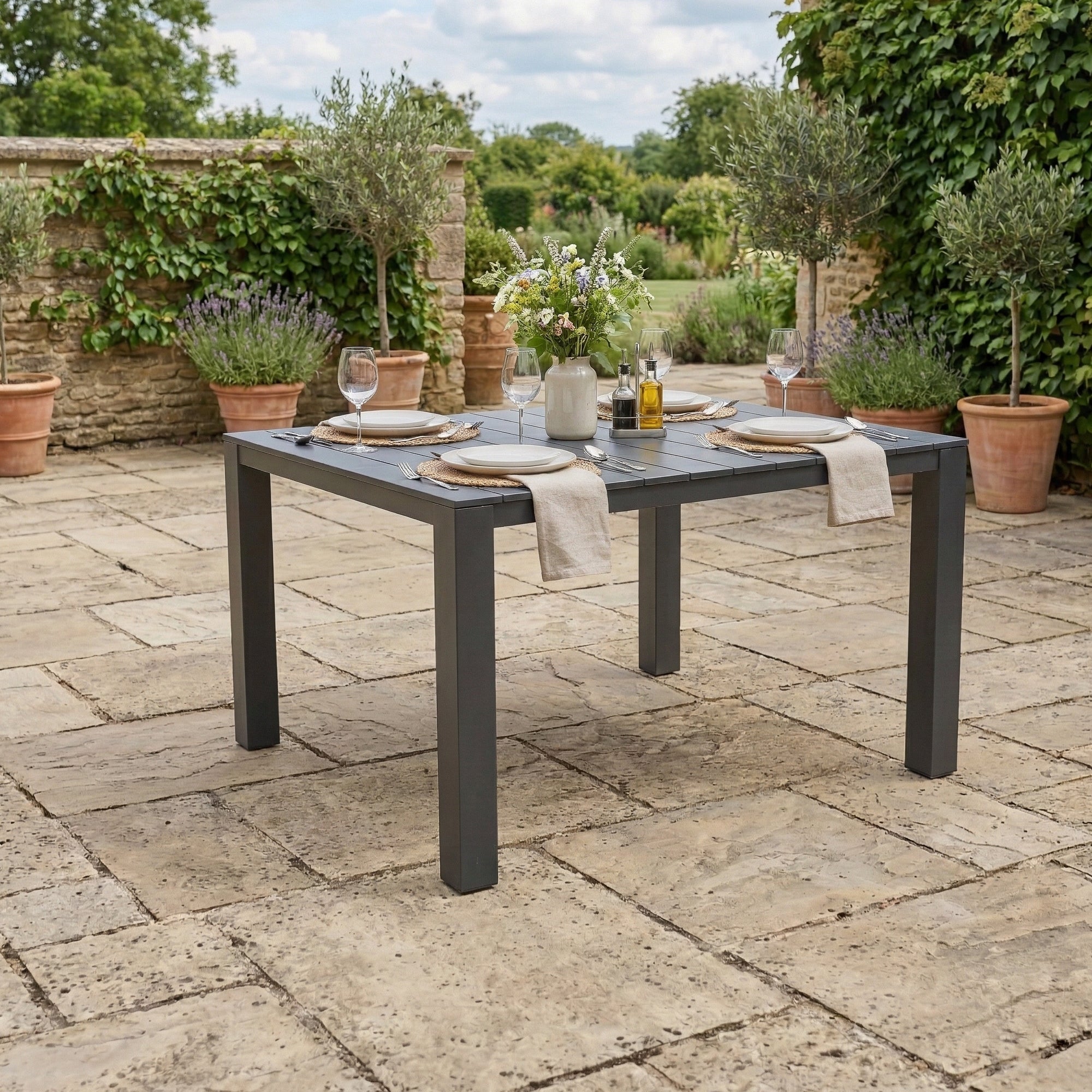 ☀️Summer Deal !☀️ Tisch für 8 Personen! Eckiger Aluminium Dining Tisch Trento in 152 x 152 x 74,5 cm