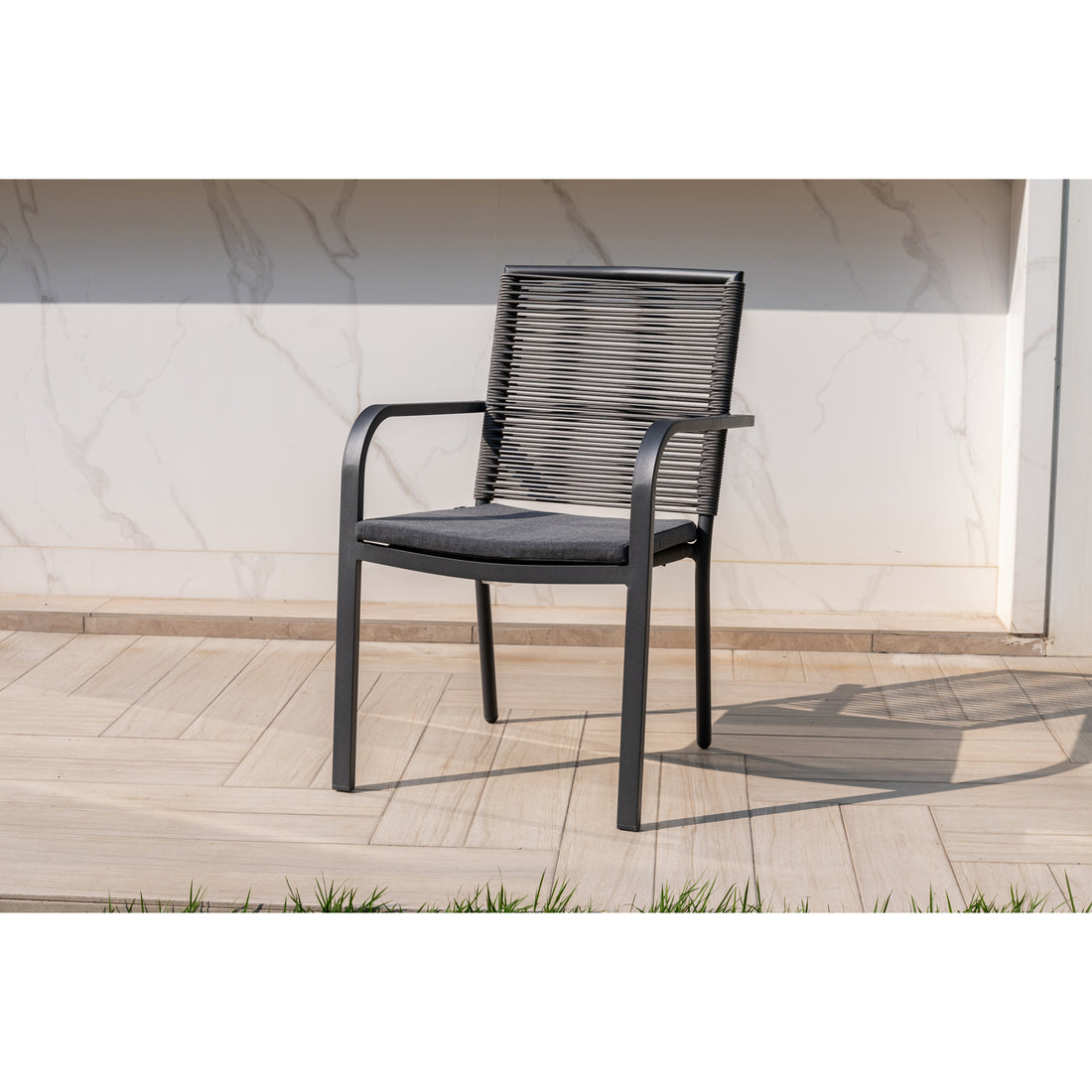 17 tlg. Alu / Rope Essgruppe Lexi grau + Trento XXL Tisch - bestehend aus: 8x Lexi Stapelsessel inkl. Sitzkissen + XXL Aluminium Tisch Trento ca. 152x152 cm