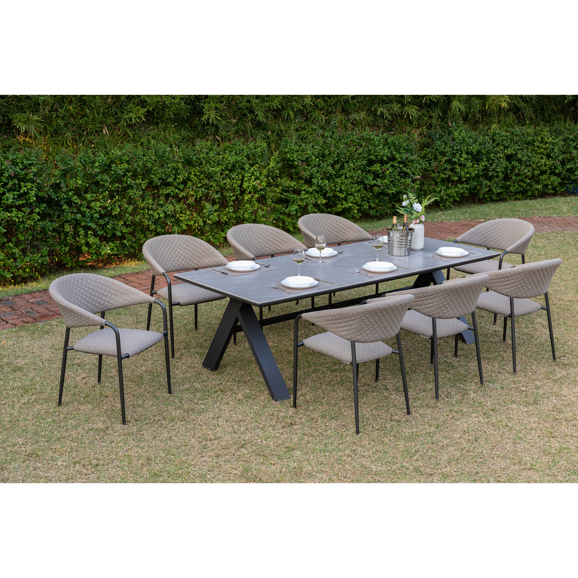 PURE PREMIUM! 9 tlg. Outdoor Dining Set Puro + Avantage XXL - bestehend aus: Tisch Avantage + 8 x Puro Stapelsessel 100% wetterfest LIKA-TEX® Bezug sand