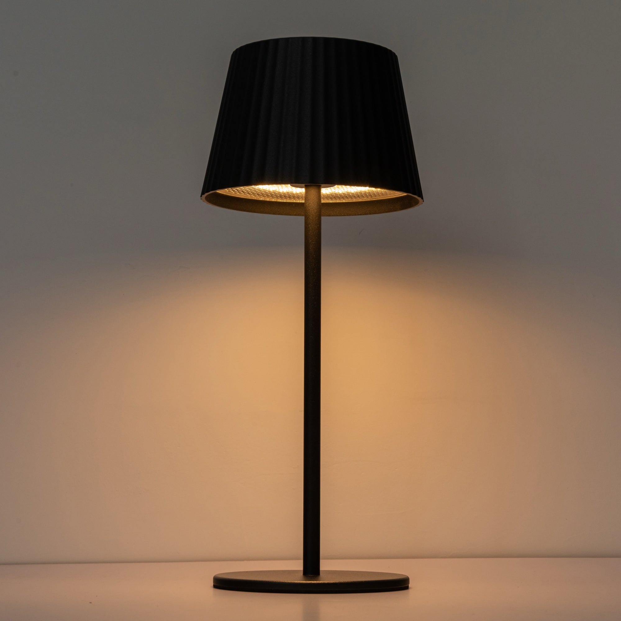 Moderne Solar LED Lampe POLARIS – mobil, dimmbar &amp; elegant - anthrazit