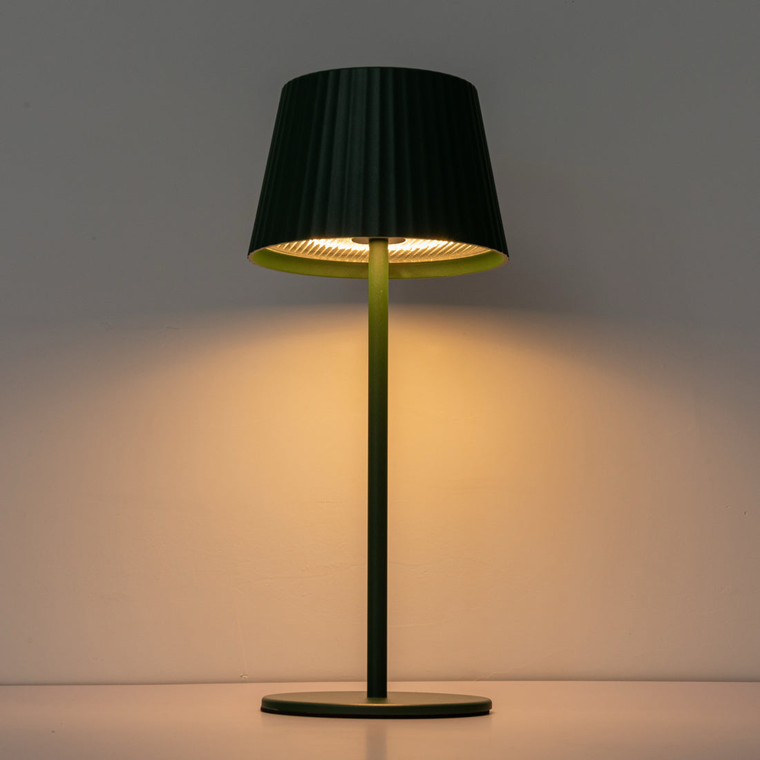 Moderne Solar LED Lampe POLARIS – mobil, dimmbar & elegant - grün