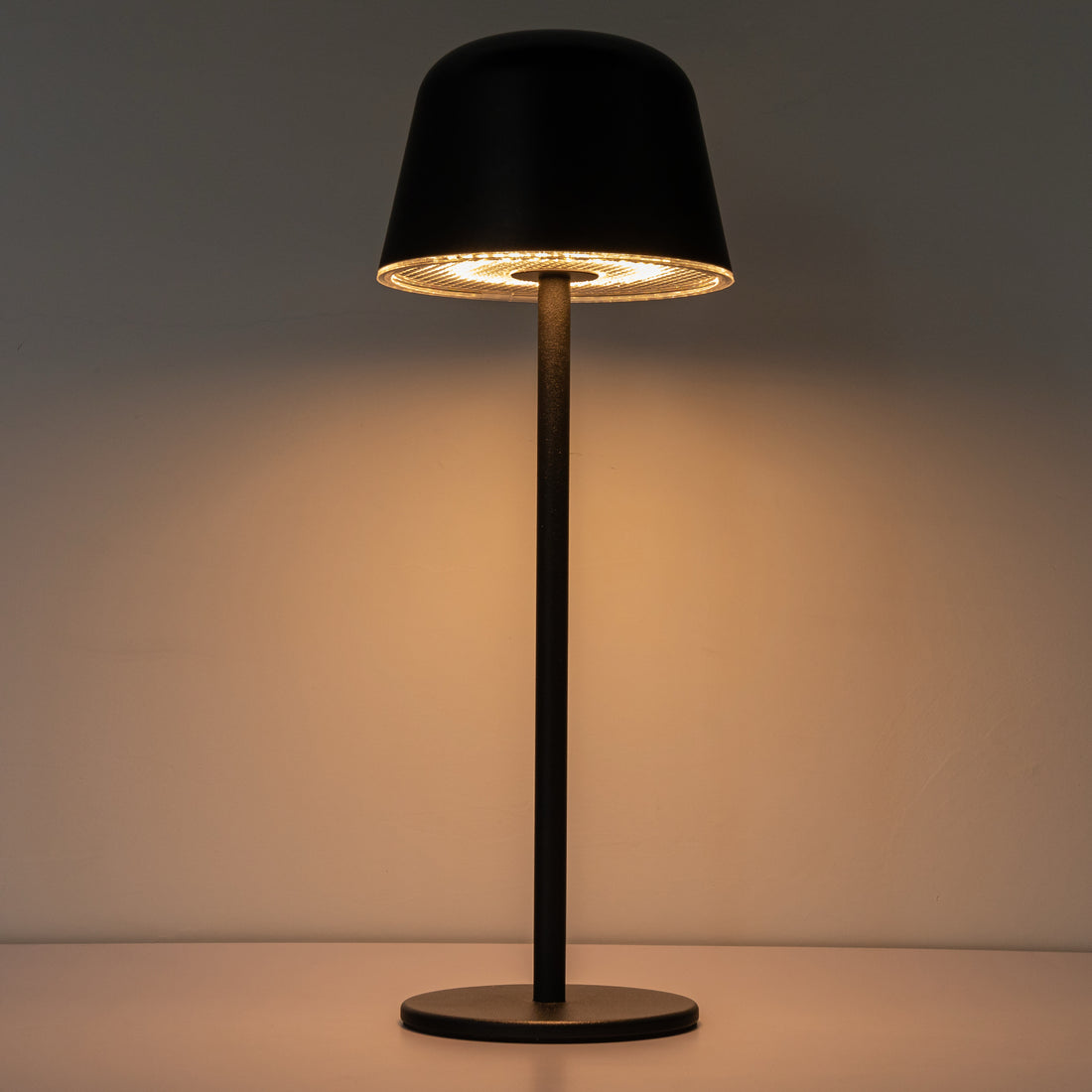 Moderne LED Akku-Leuchte STELLAR – dimmbar, leistungsstark &amp; flexibel - anthrazit