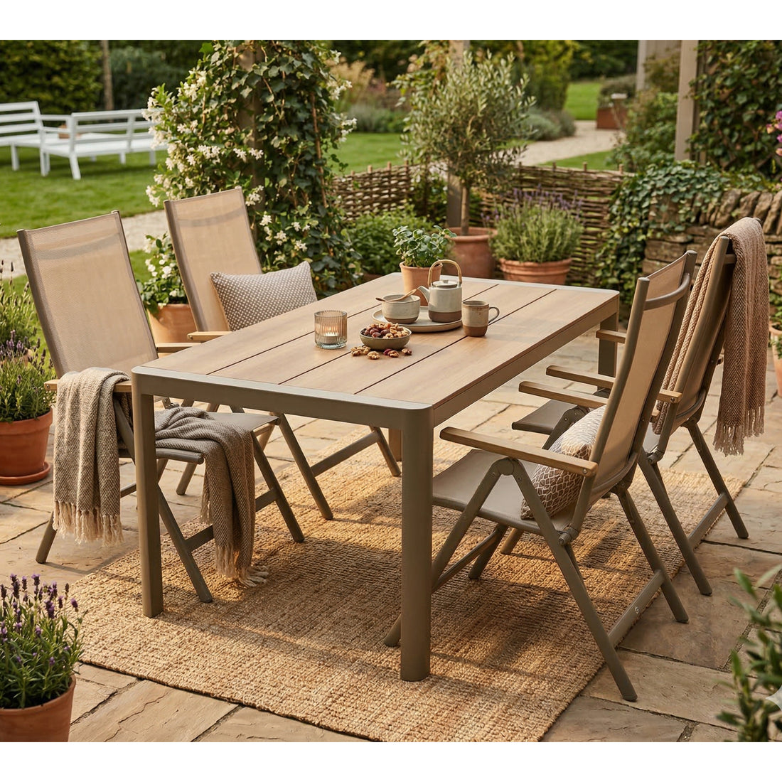 DER NEUE FARBTREND! Gartenmöbel Set MERAN / 5 tlg. Essgruppe Klappsessel & Tisch 160x90 Teak Look