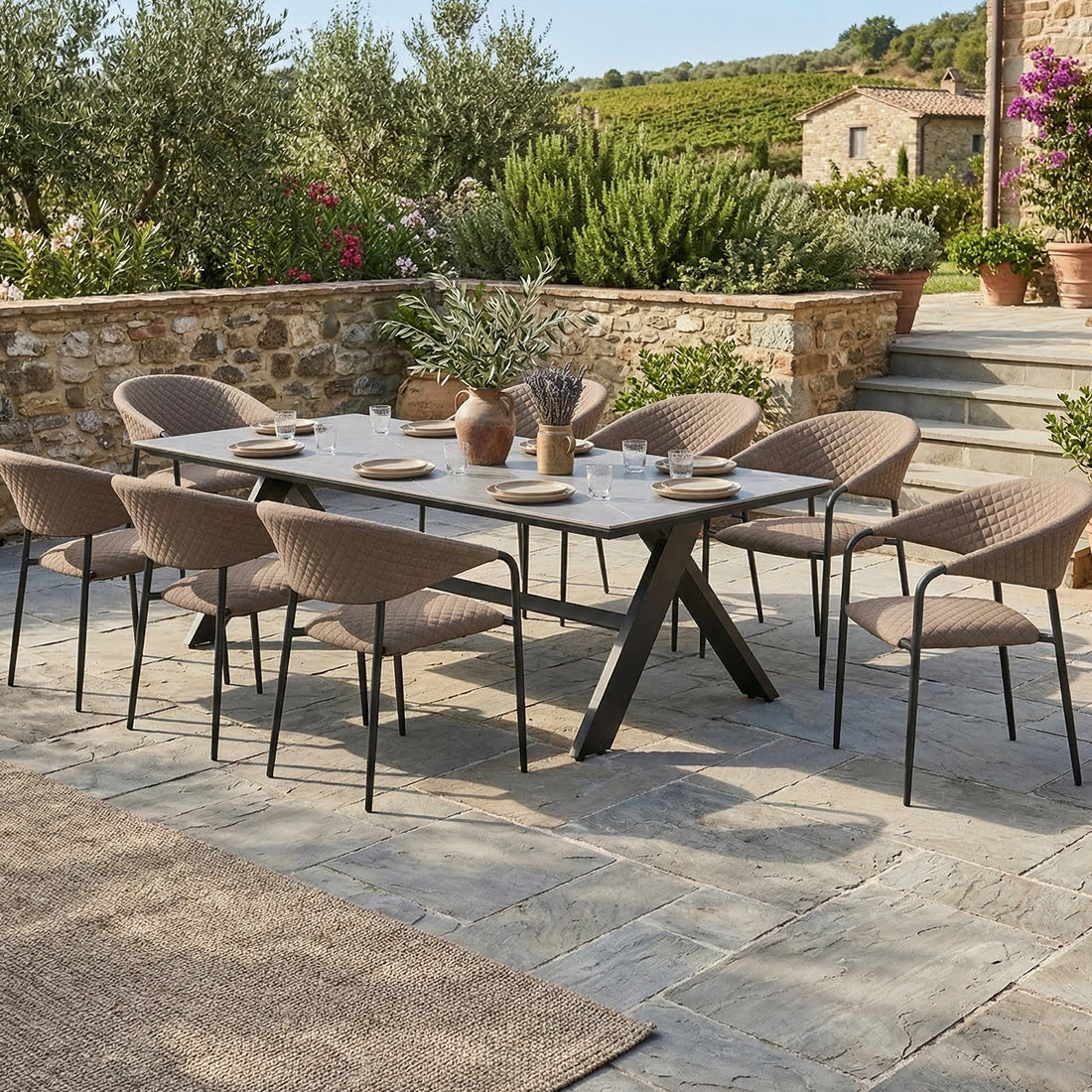 PURE PREMIUM! 9 tlg. Outdoor Dining Set Puro + Avantage XXL - bestehend aus: Tisch Avantage + 8 x Puro Stapelsessel 100% wetterfest LIKA-TEX® Bezug sand